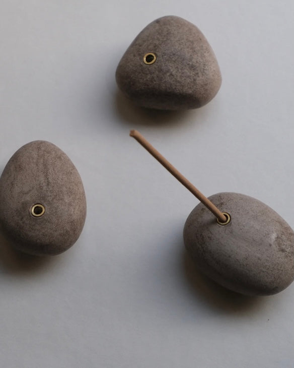 noun Clay Incense Holder (grey)