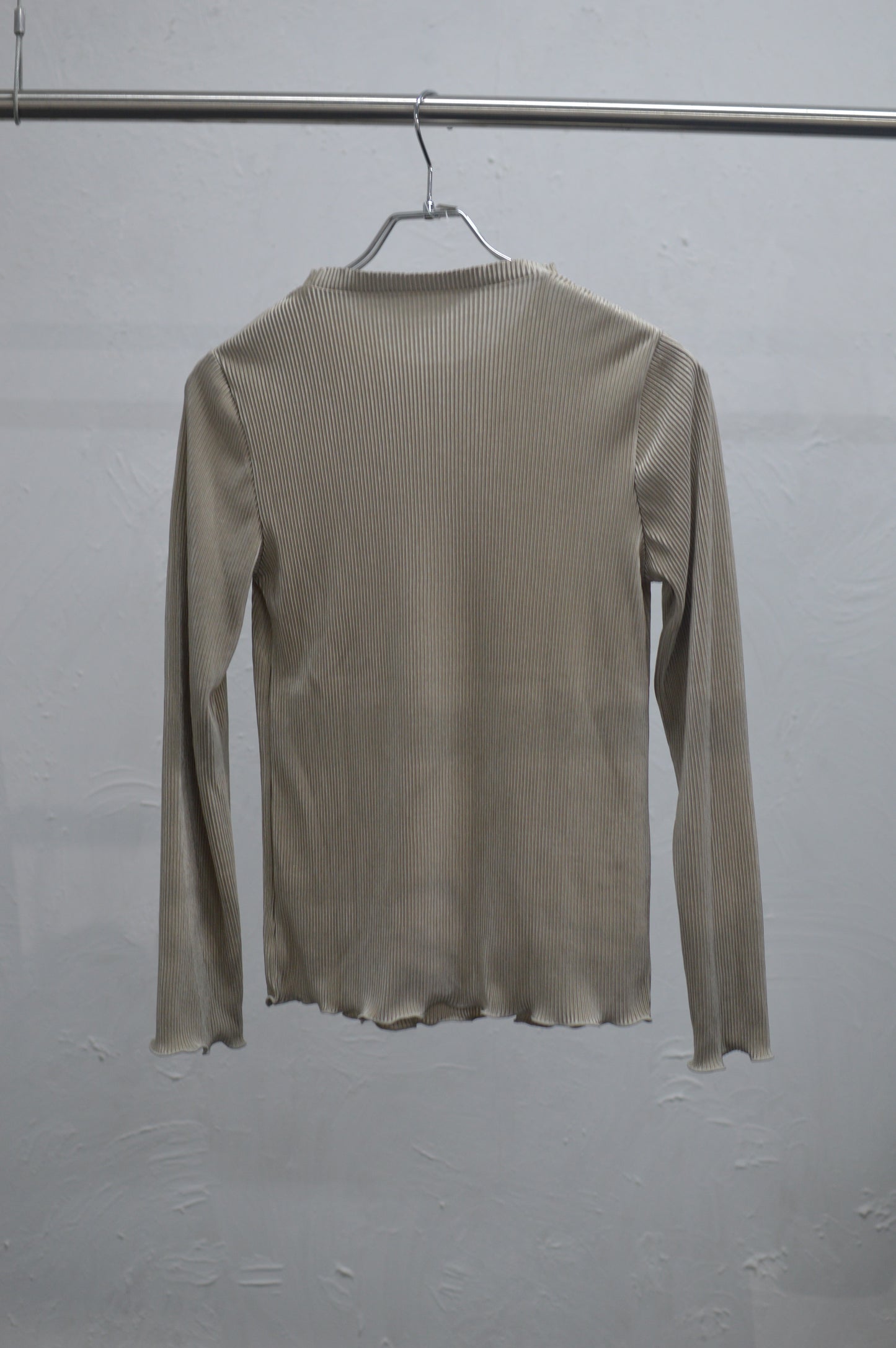 pleats hi neck top