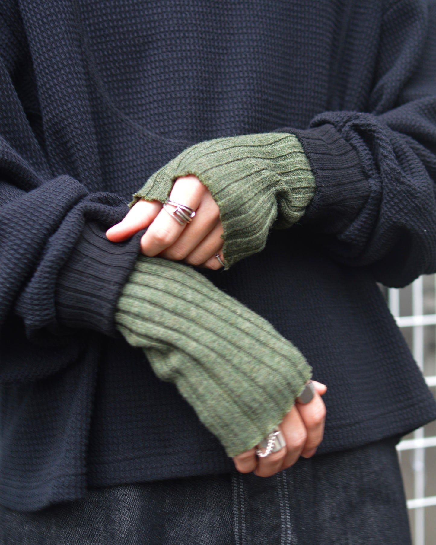 refomed ”GUNTE” ARM WARMER OLIVE