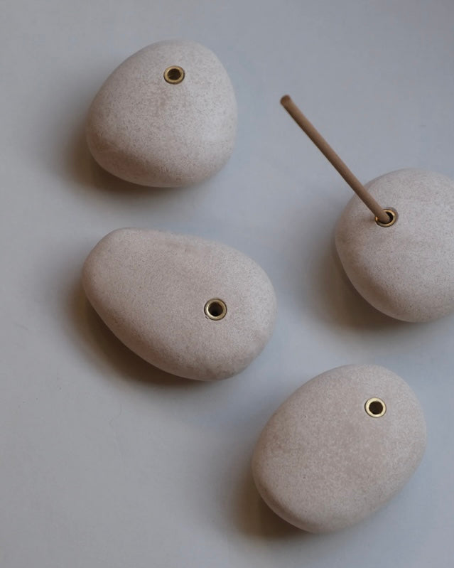 noun Clay Incense Holder (ivory)