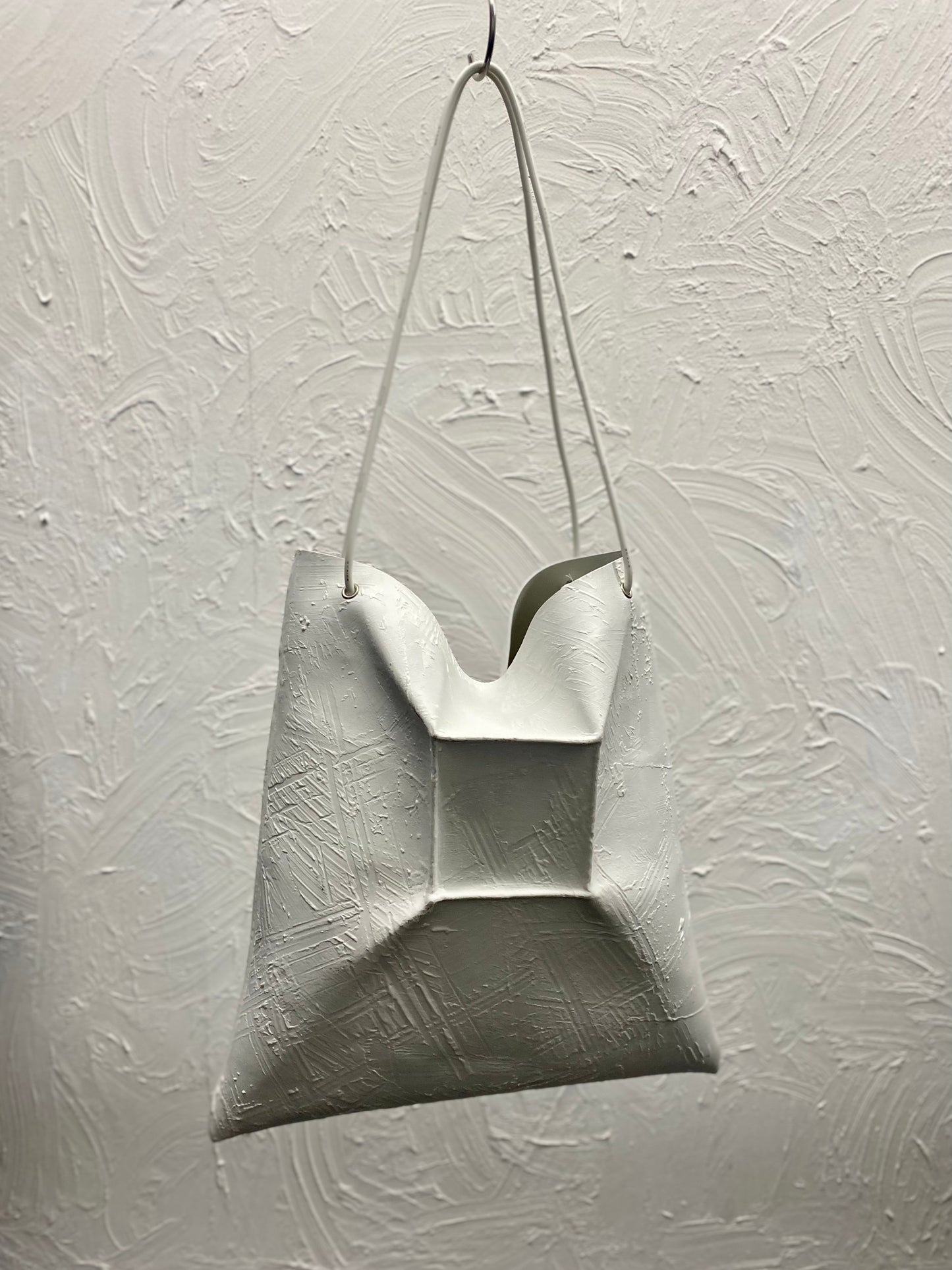 KAGARI YUSUKE シンプルトートー クケイ White