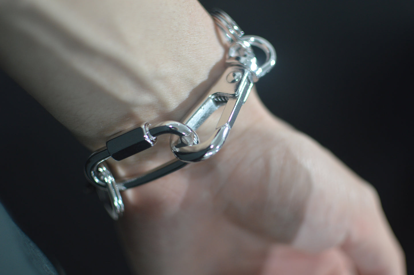 THE OBJECT Signature Double Karabina Keychain BLACK