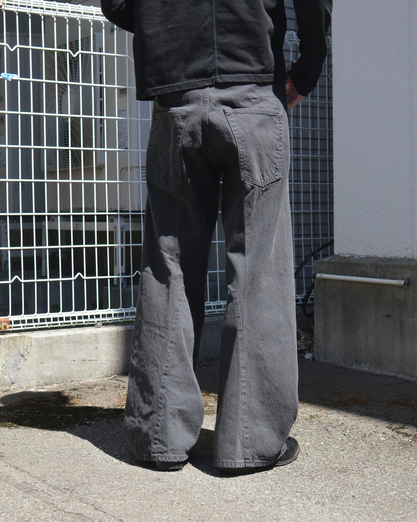 NVRFRGT 3D TWISTED WIDE LEG JEANS DARK GREY