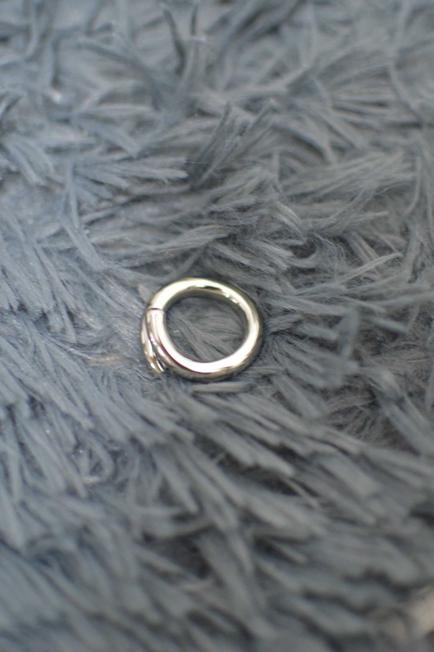 THE OBJECT Neon Single Twist Line Ring
