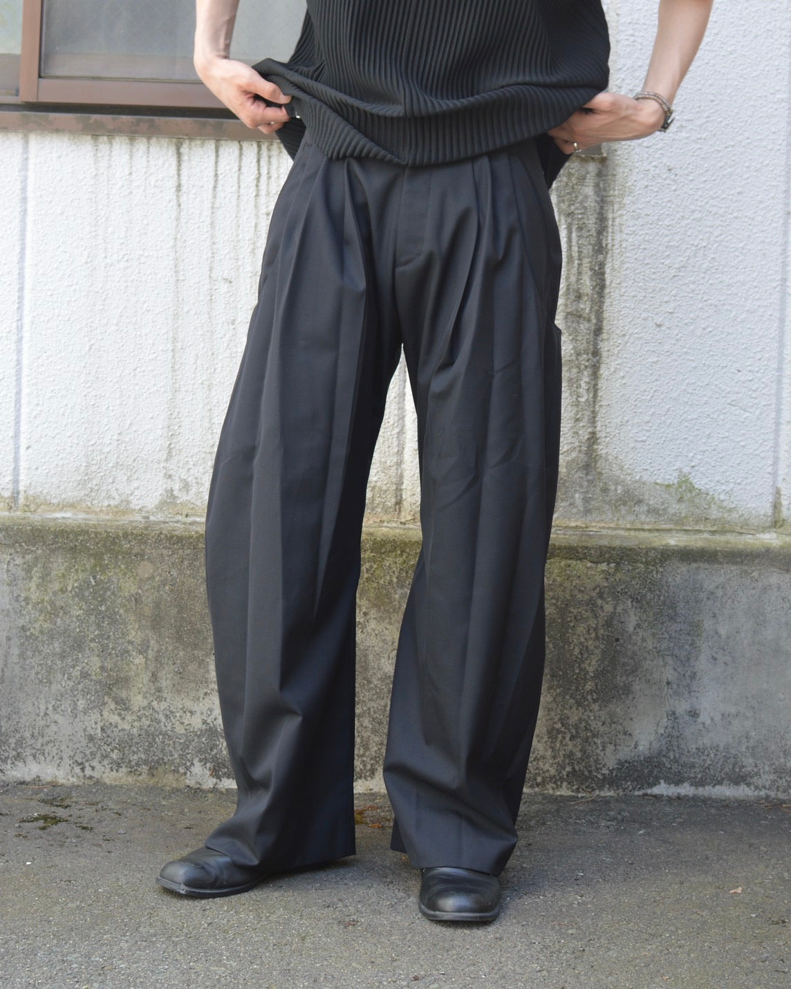 NVRFRGT CURVED LEG UTILITY TROUSERS