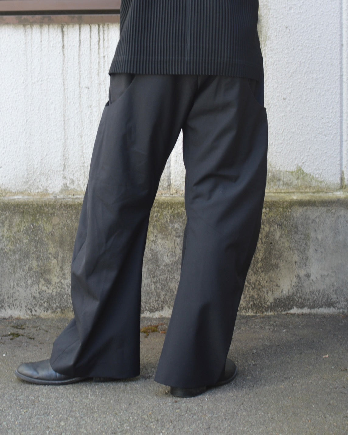 NVRFRGT CURVED LEG UTILITY TROUSERS