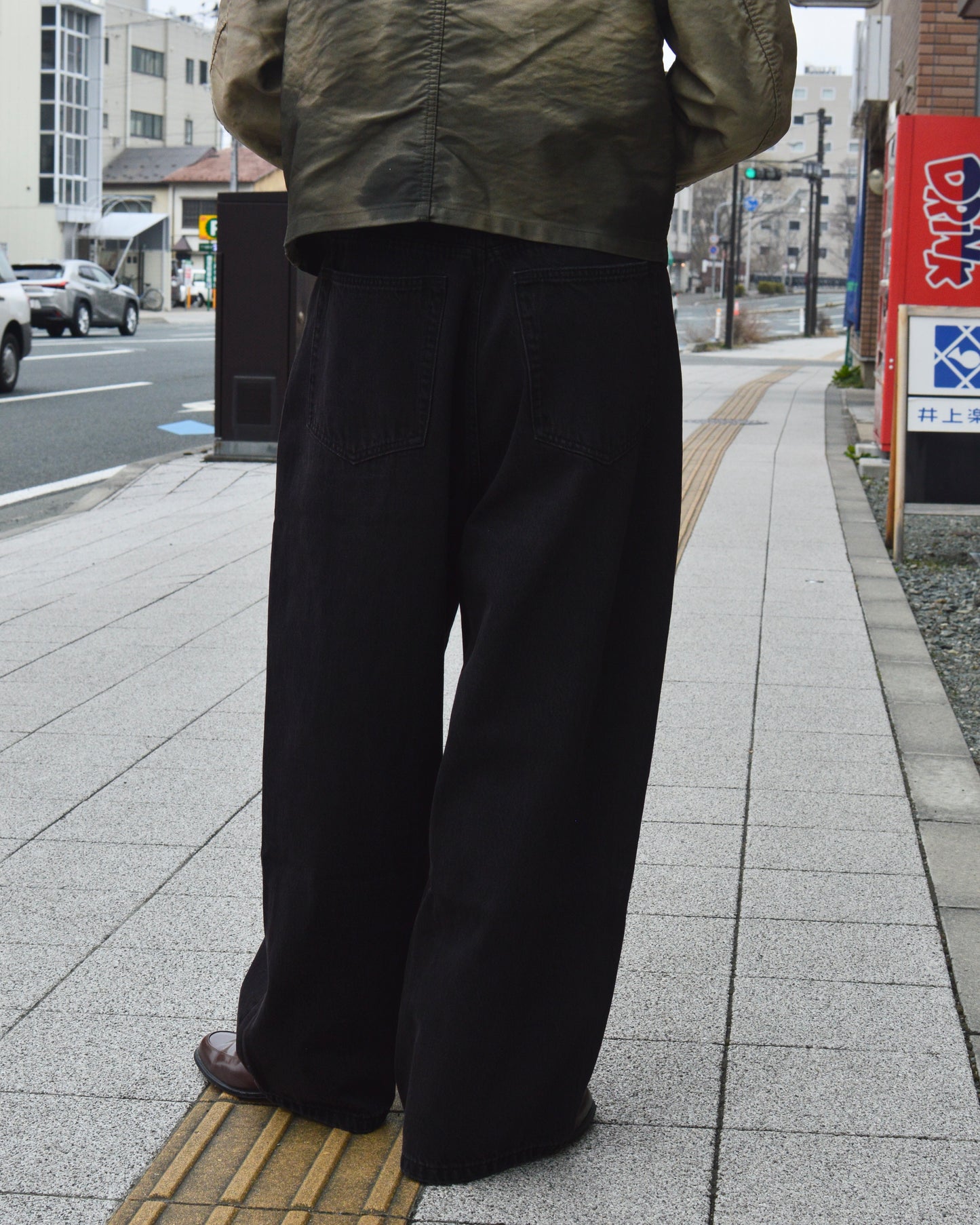 CODA / BLACK WASHED DISTRESSED EXTENDED CUT LUFT JEANS