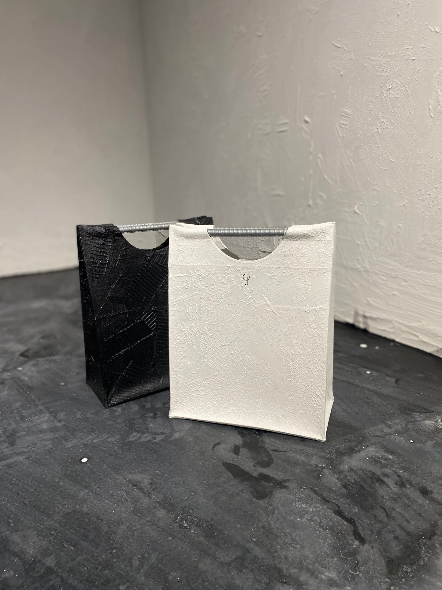 KAGARI YUSUKE leather putty coating 鉄筋 White