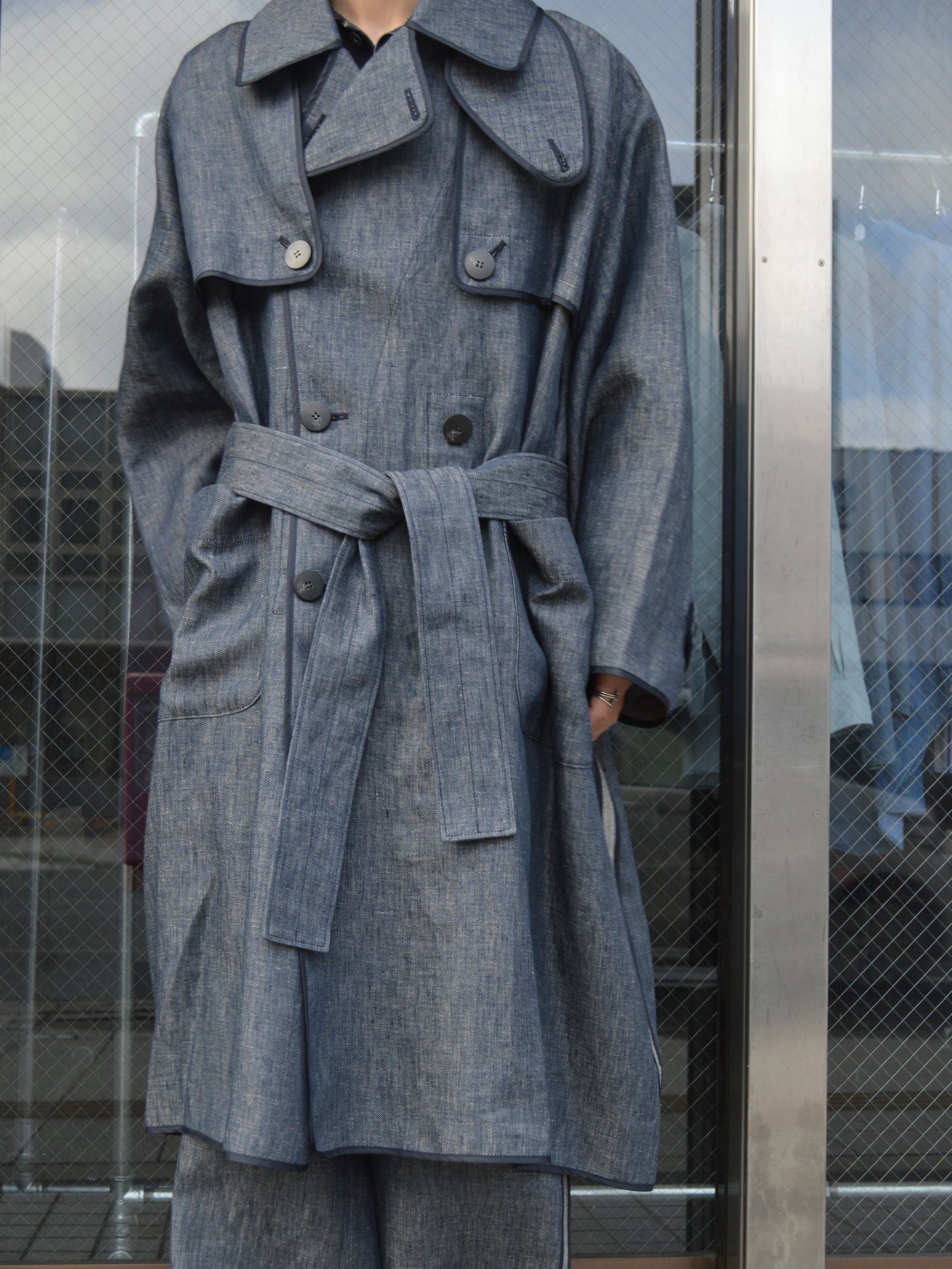 I'm here / with piping : LINEN TRENCH COAT / NAVY