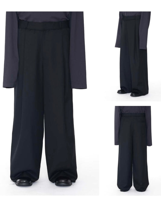 CODA / BLACK GABARDINE BREAK CUT PLEATED LARGO SLACK