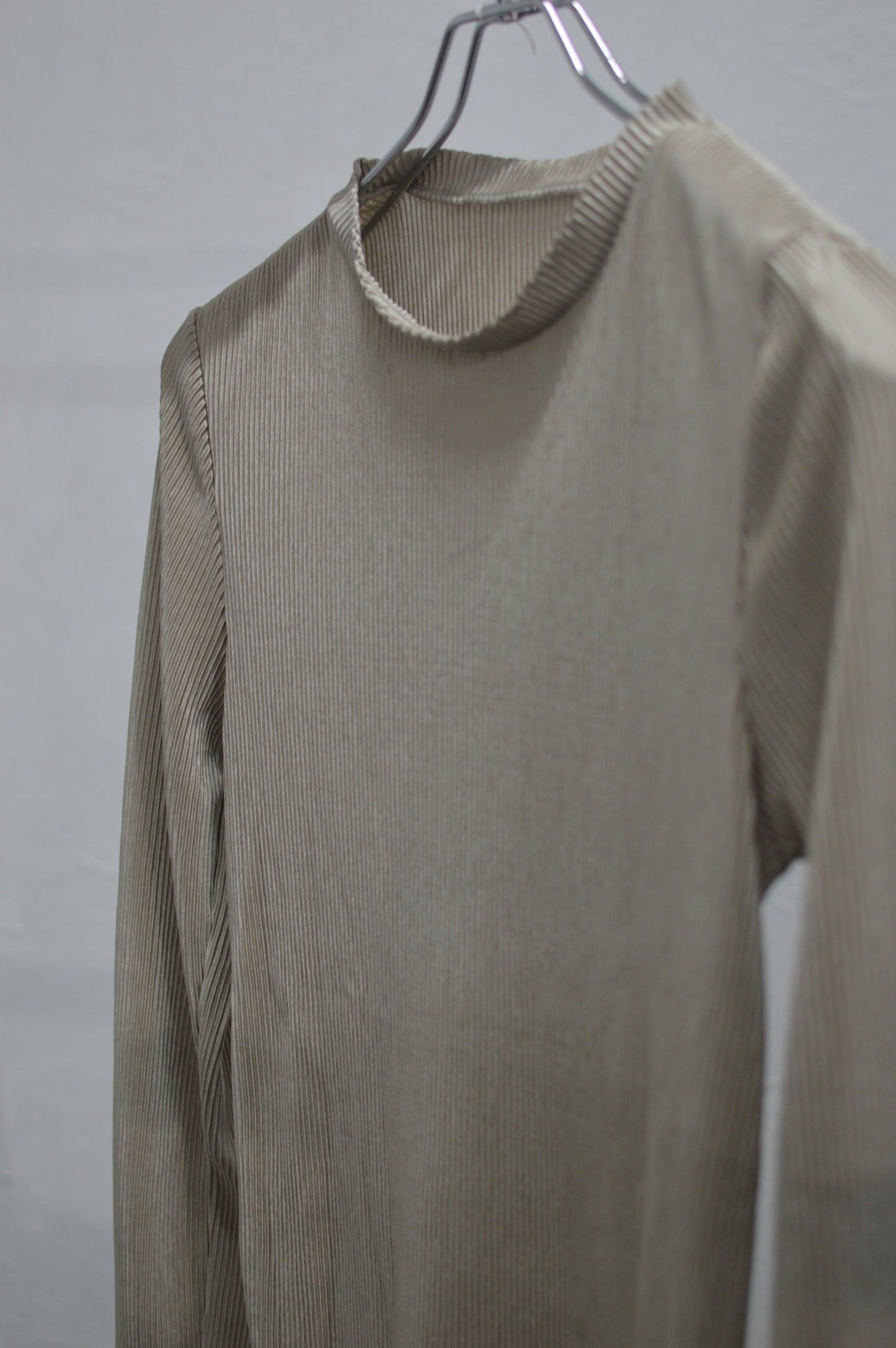 pleats hi neck top