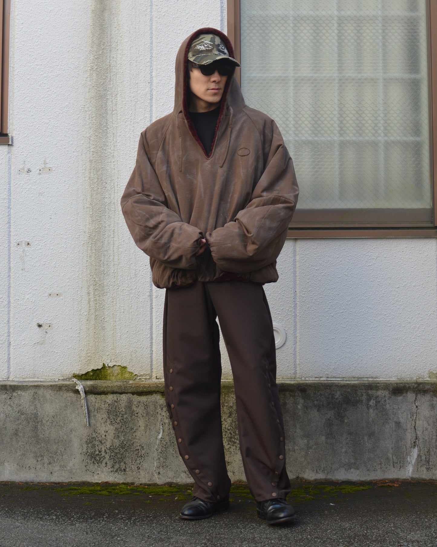 SYUMAN. REVERSIBLE HOODIE / BROWN WINE