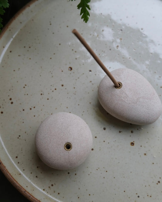 noun Clay Incense Holder (ivory)
