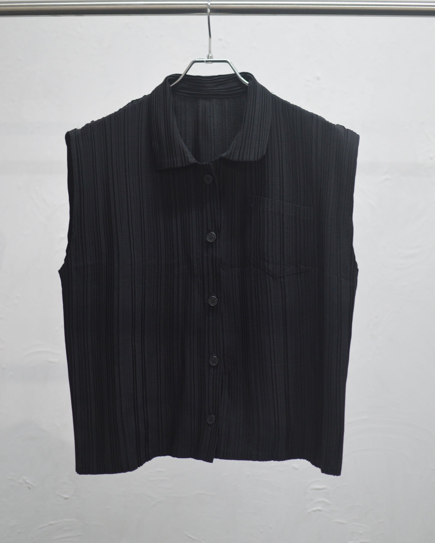 pleats vest