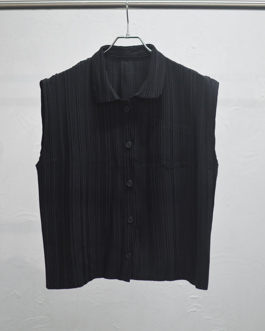 pleats vest