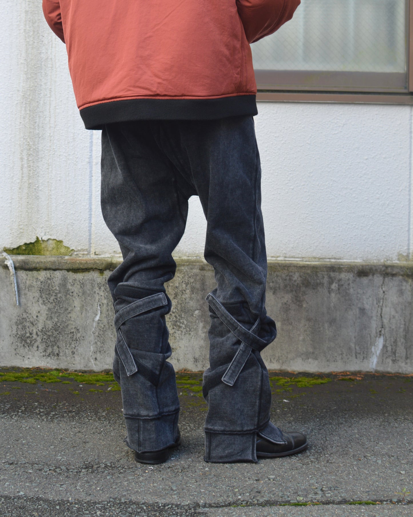 SYUMAN.CHANGED SLIM SWEAT-PANTS / BLACK