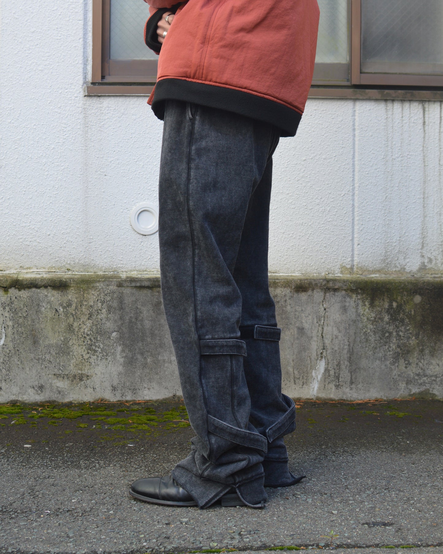 SYUMAN.CHANGED SLIM SWEAT-PANTS / BLACK