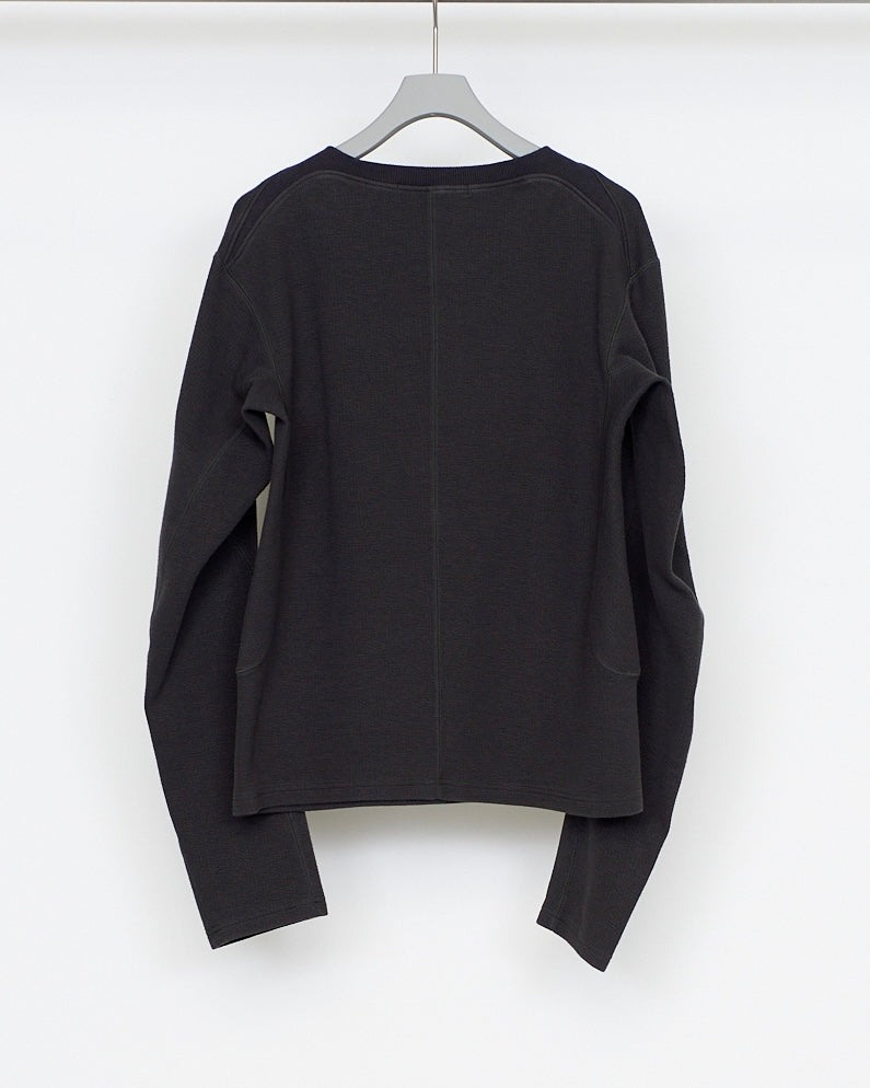 NVRFRGT PANNELD LONG SLEEVE V-NECK T-SHIRT