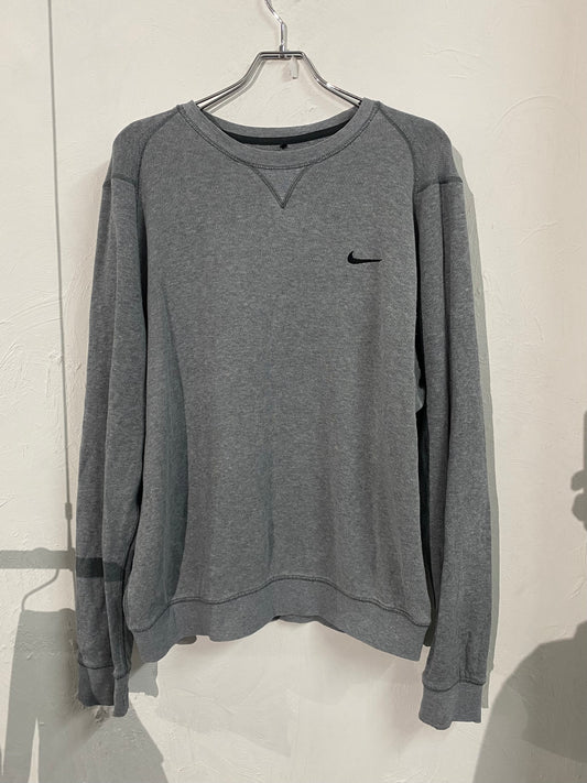 NIKE long sleeve sweat tee