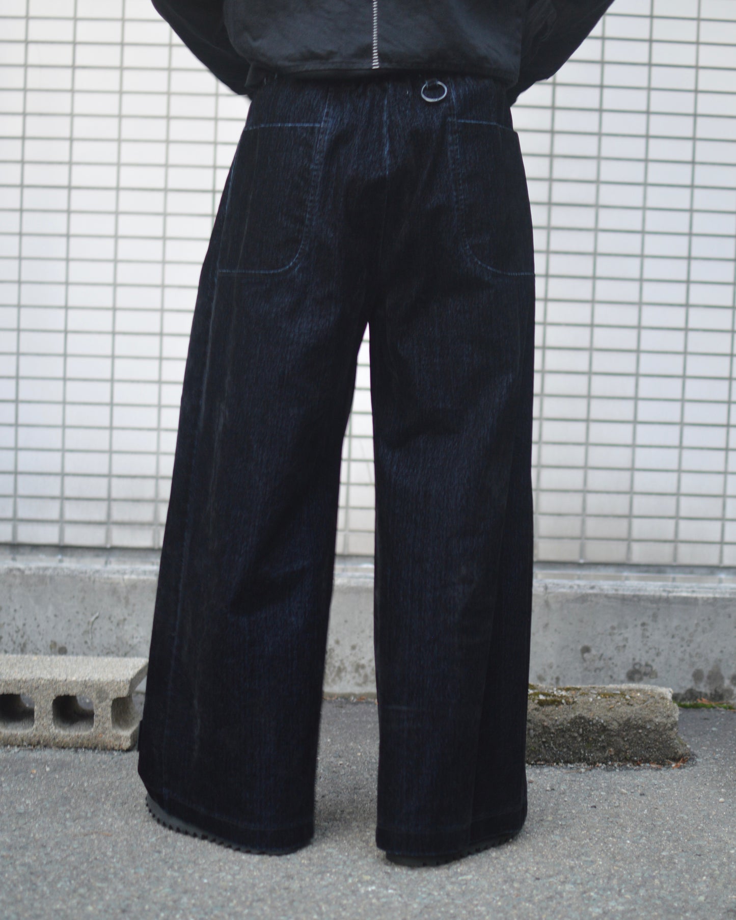 SYUMAN. Coverd denim trousers Blk