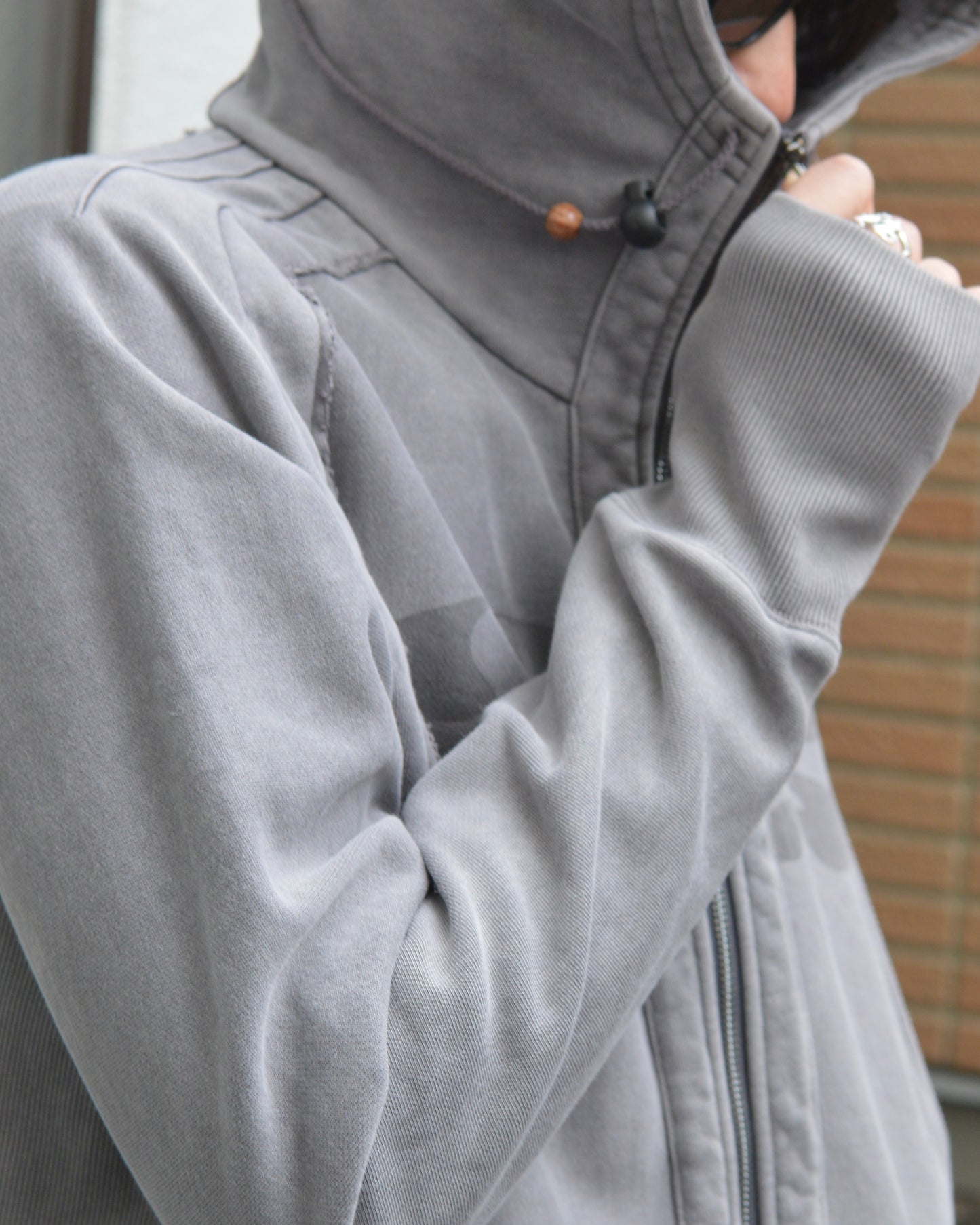 JIAN YE 25 HOODIE GRAY