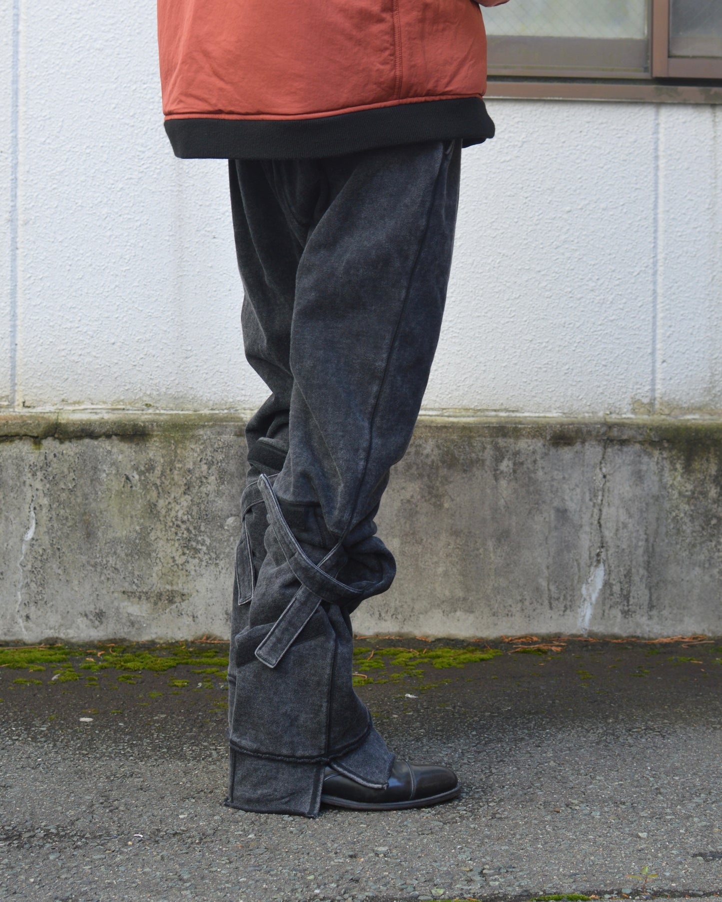 SYUMAN.CHANGED SLIM SWEAT-PANTS / BLACK