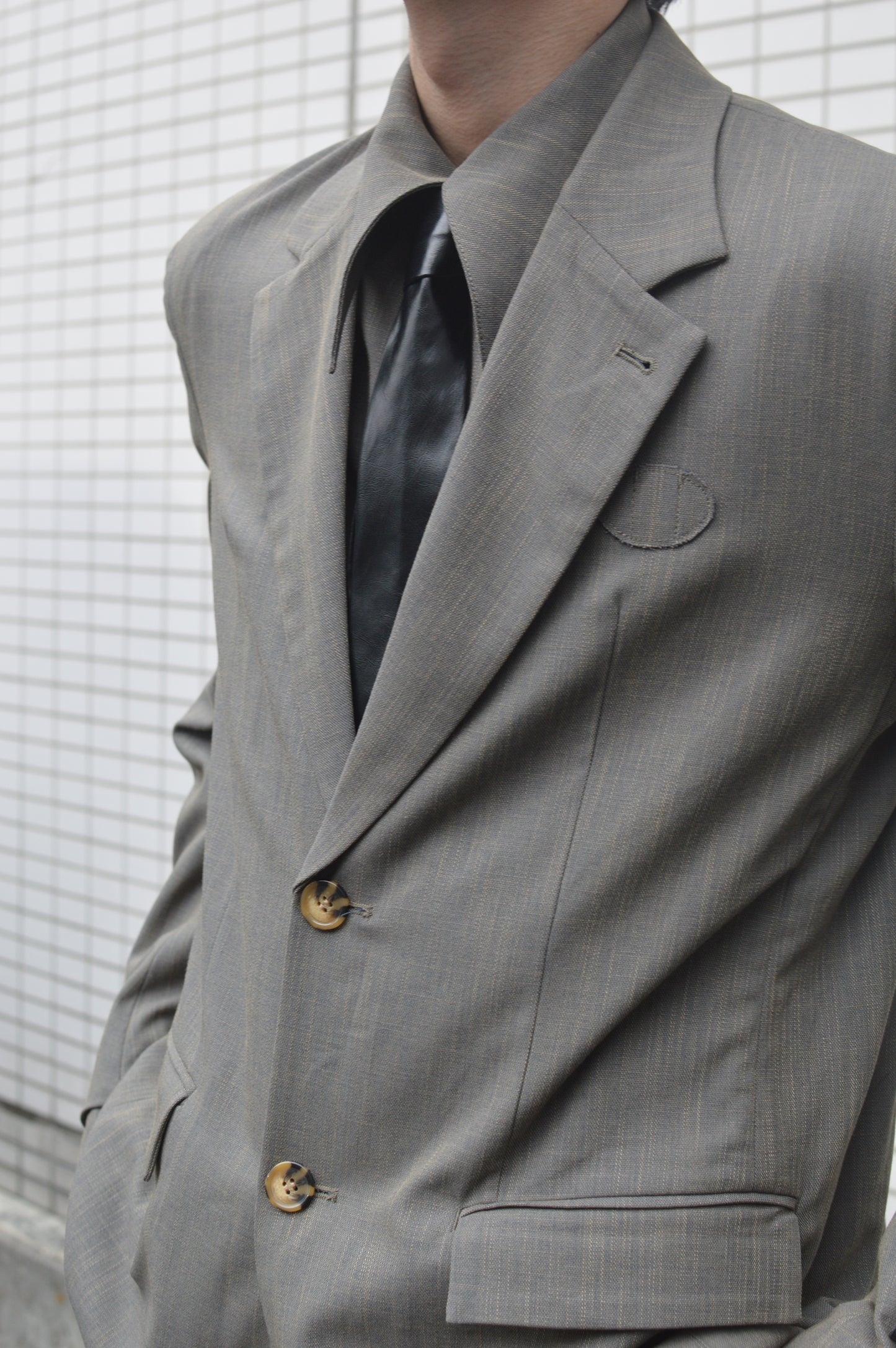 SYUMAN. Eco leather tie Blk