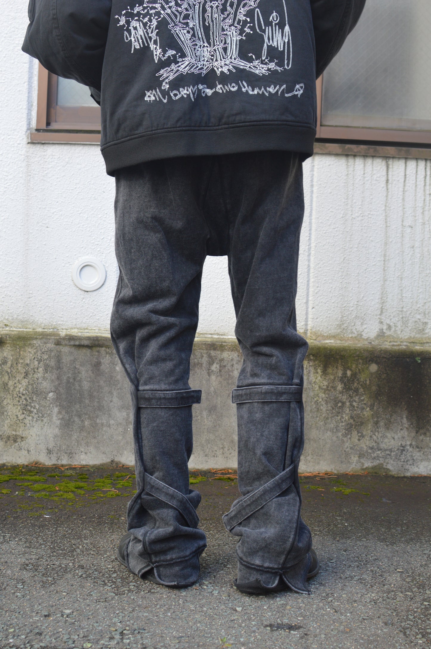 SYUMAN.CHANGED SLIM SWEAT-PANTS / BLACK