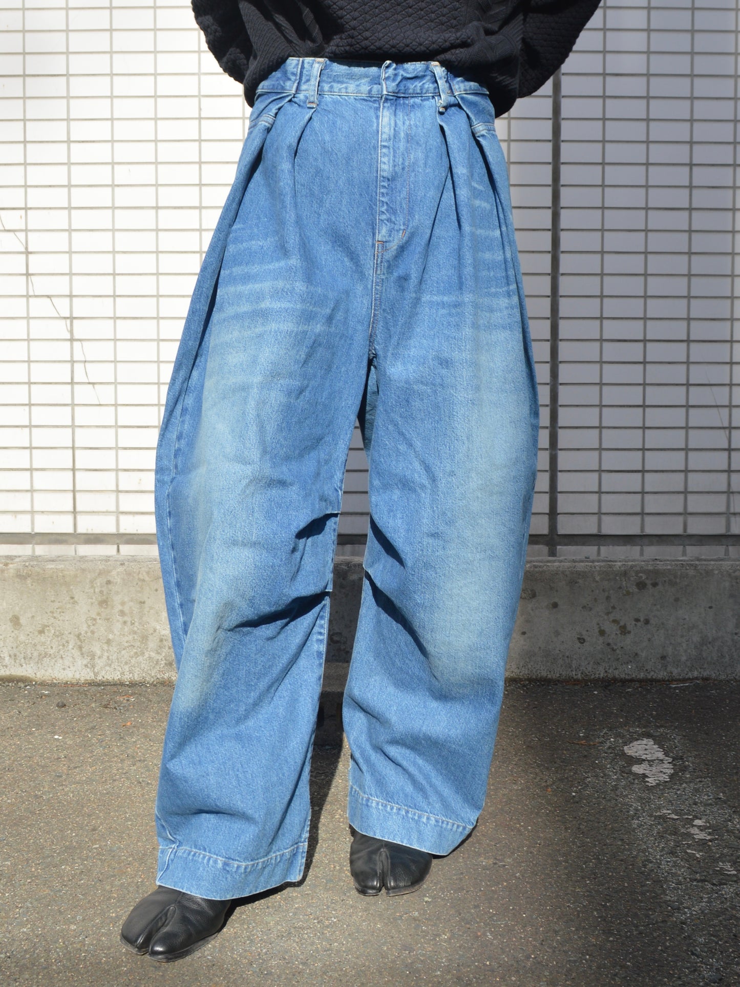 BASE MARK tucked denim