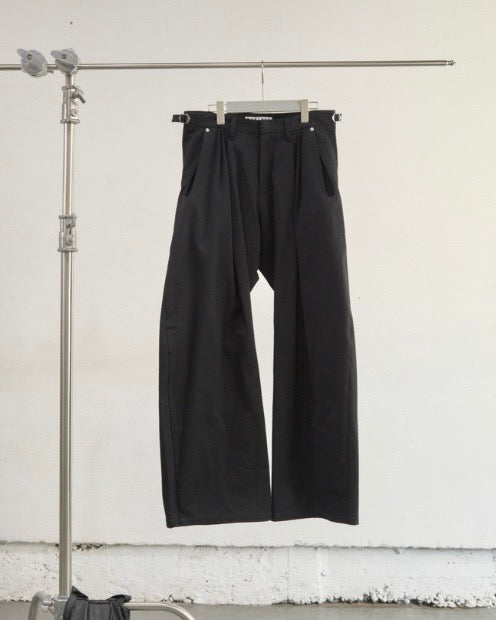 NVRFRGT 2TUCKED CURVED LEG TROUSERS