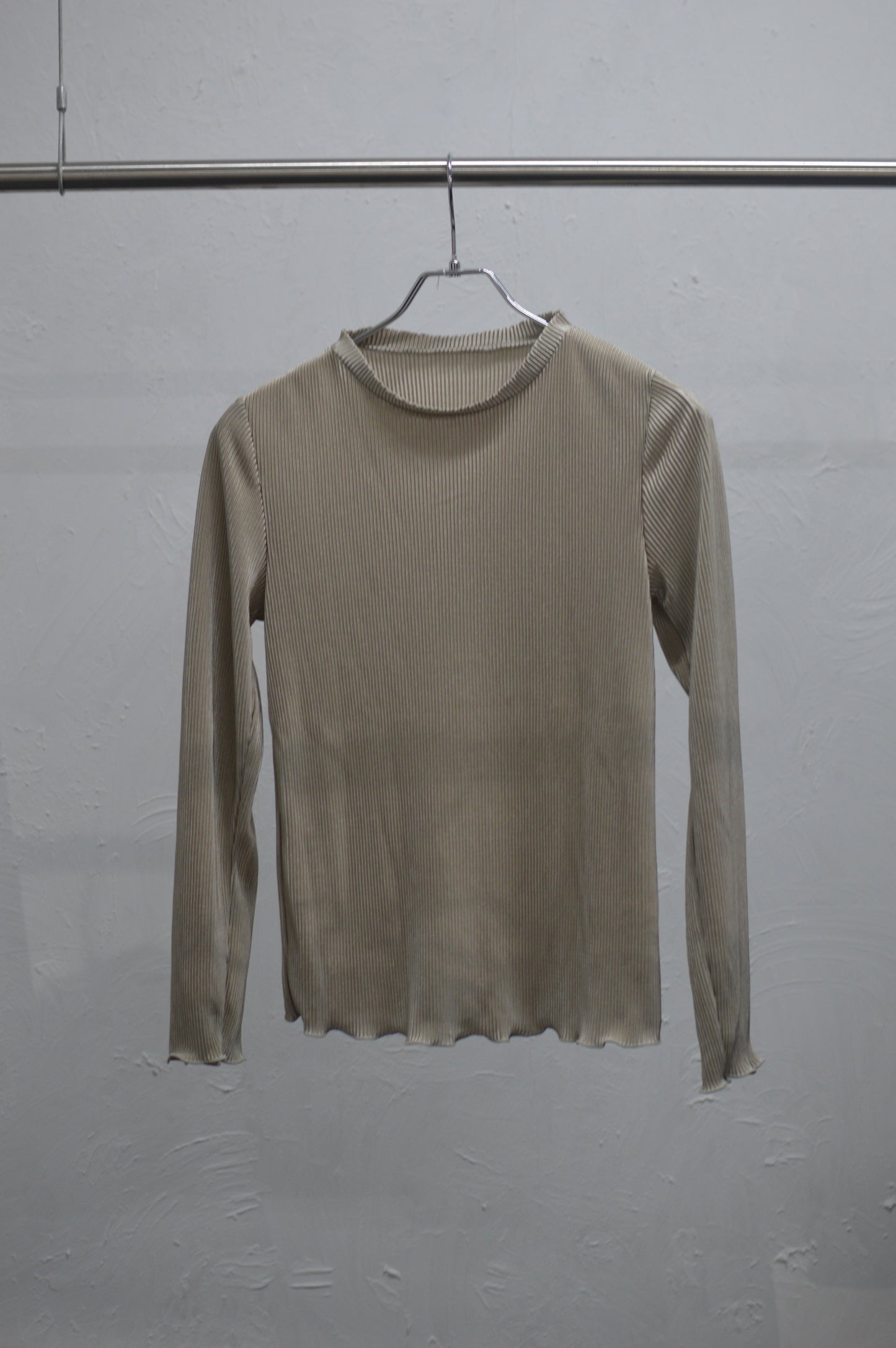 pleats hi neck top